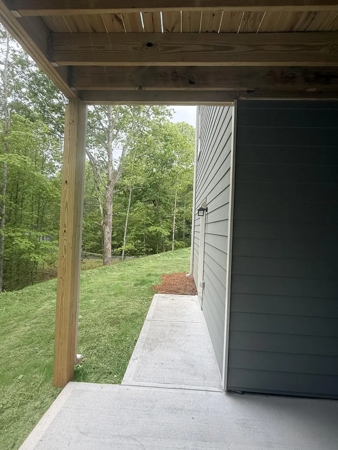 100 Diane Court &mdash; great room open to the backyard