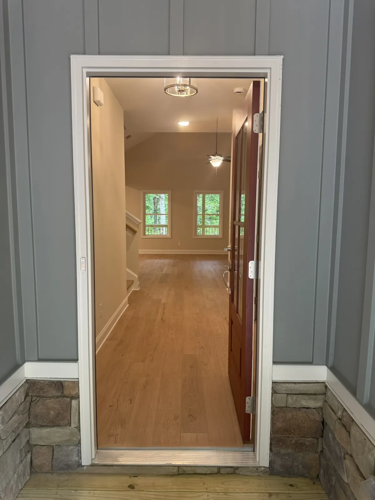 100 Diane Court &mdash; hardwood entry hall