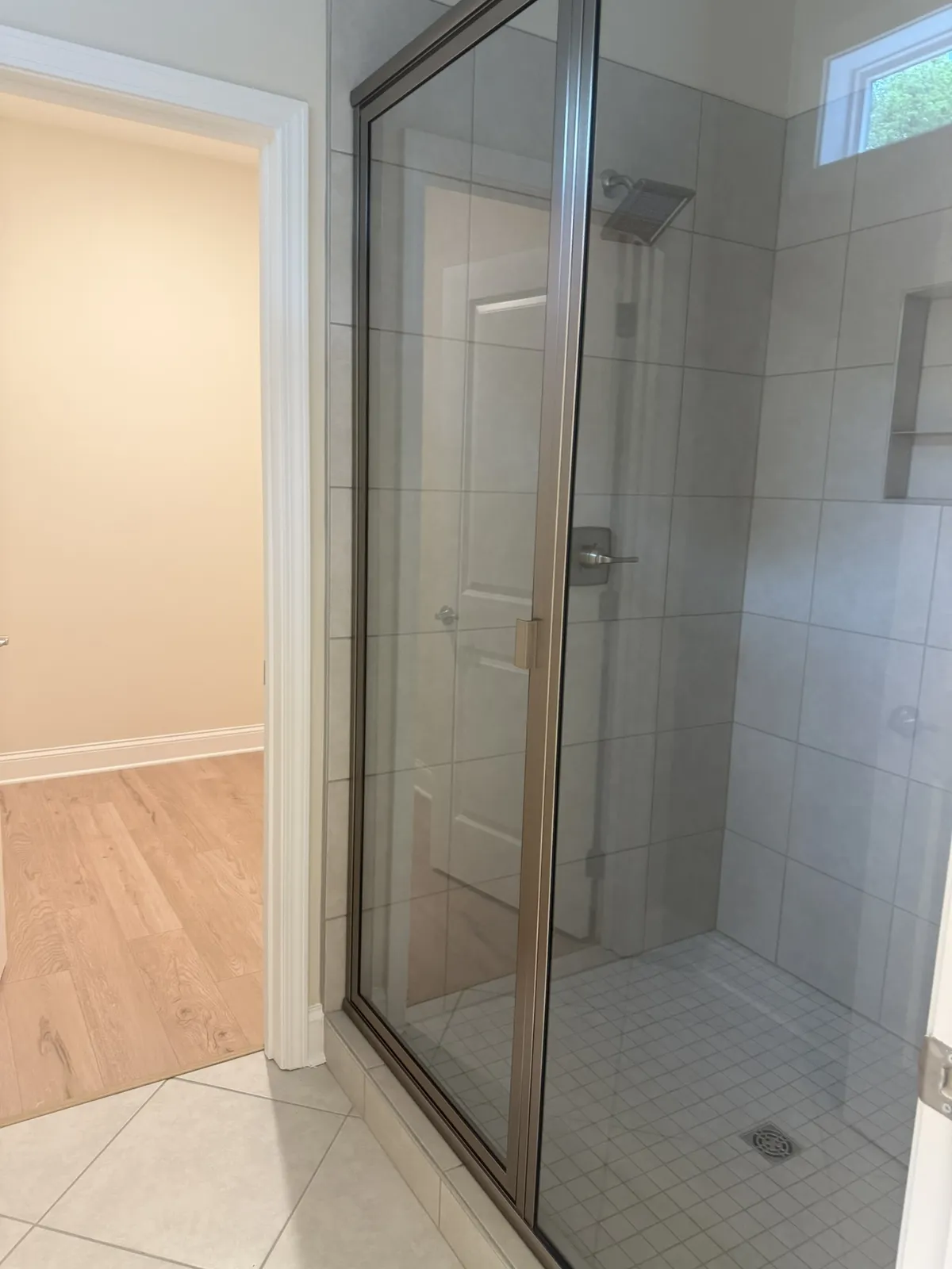100 Diane Court &mdash; bedroom hallway