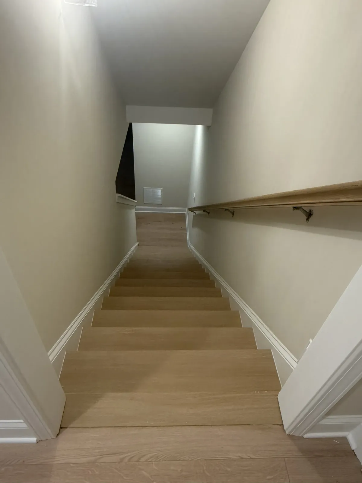 100 Diane Court &mdash; secondary bathroom