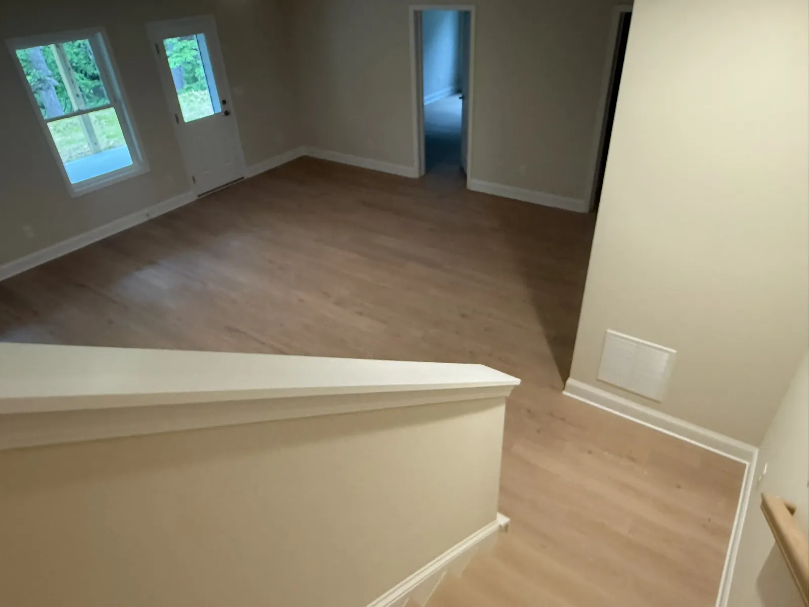 100 Diane Court &mdash; bonus room with hardwood floors