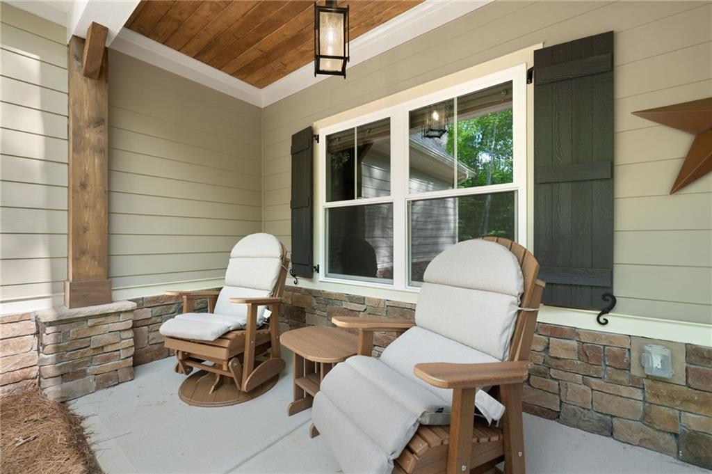 126 Seneca interior