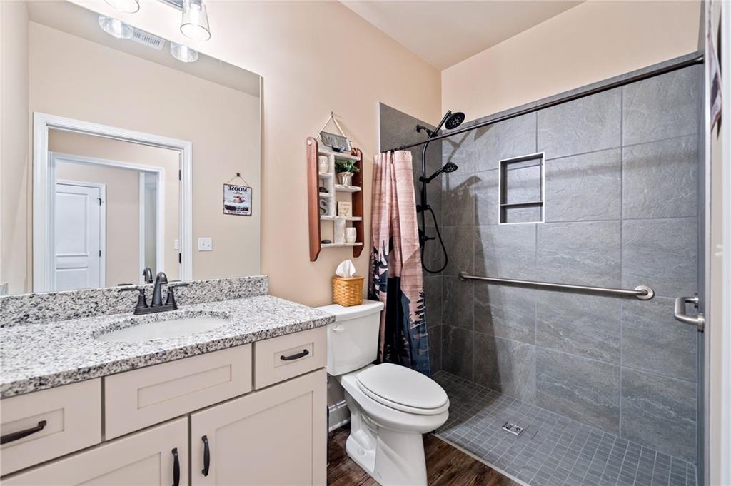126 Seneca bedroom